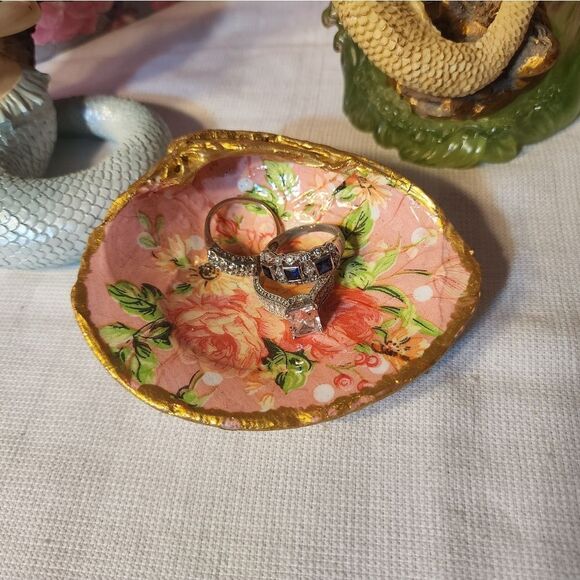 DECOUPAGE ROSES CLAM SHELL  - Picture 5 of 8